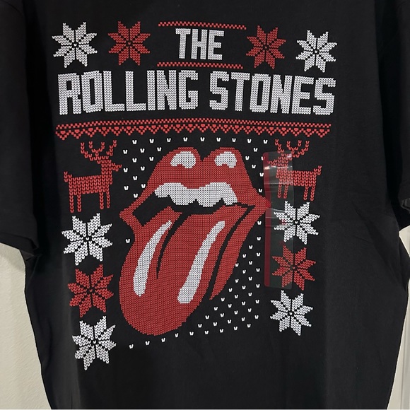 Women’s Oversized Rolling Stones Holiday Snowflake Tshirt - Picture 2 of 3